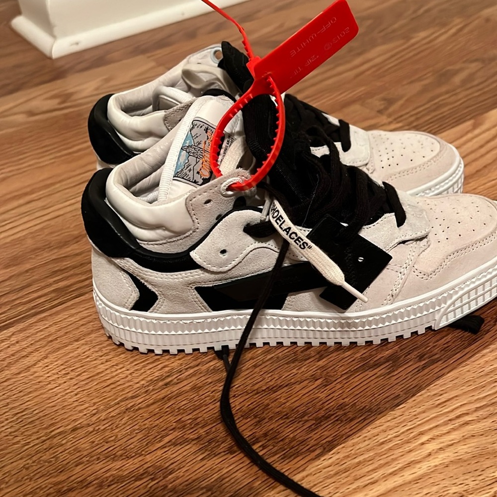 Off -White